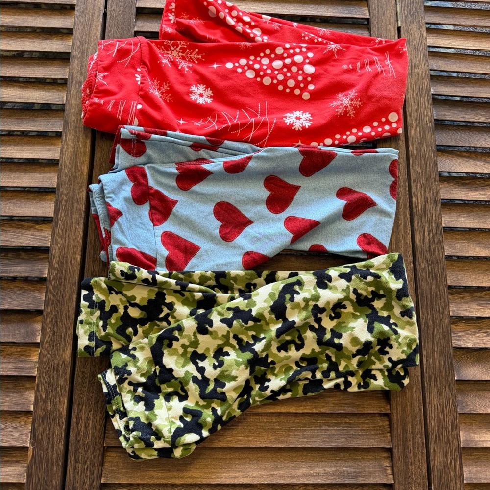 Set of 3 Printed Leggings - Red Snowflake, Blue with Red Hearts, Green Camo